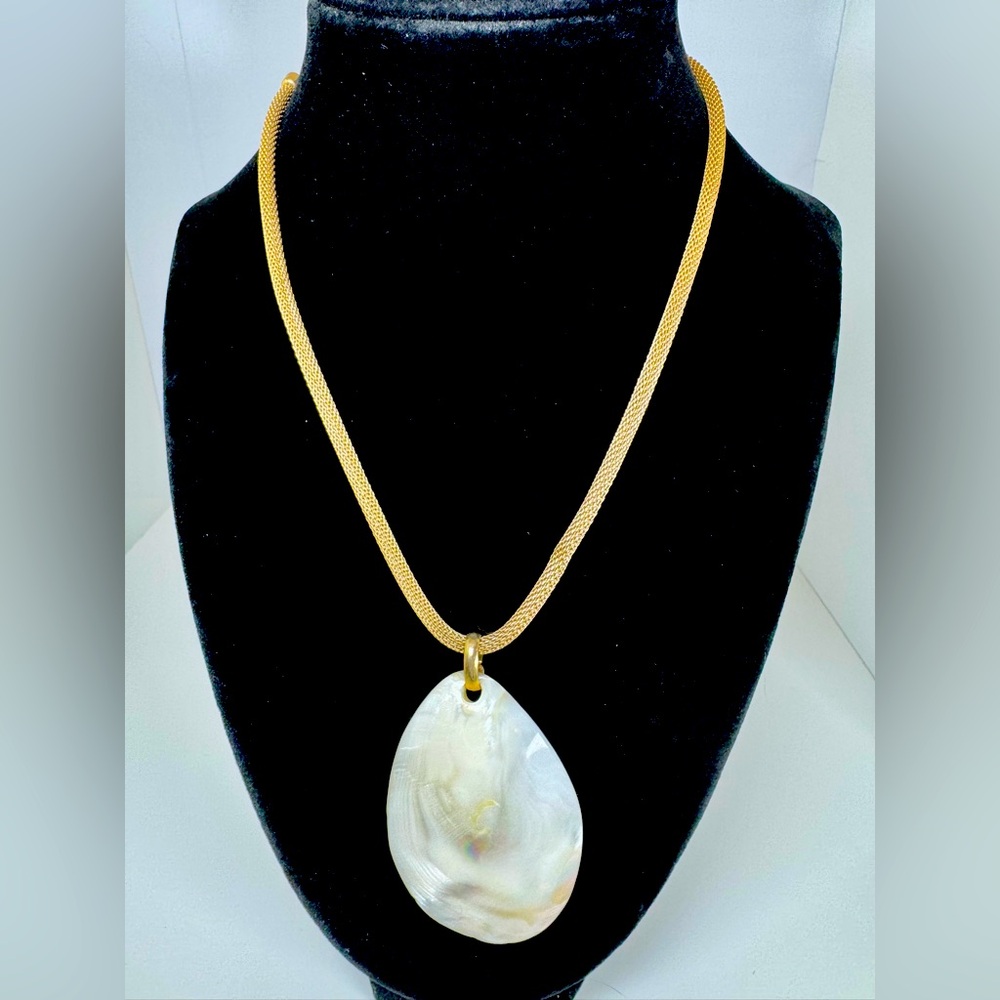 Vintage Mother of Pearl Pendant on Mesh Gold Plated Adjustable Necklace #1046